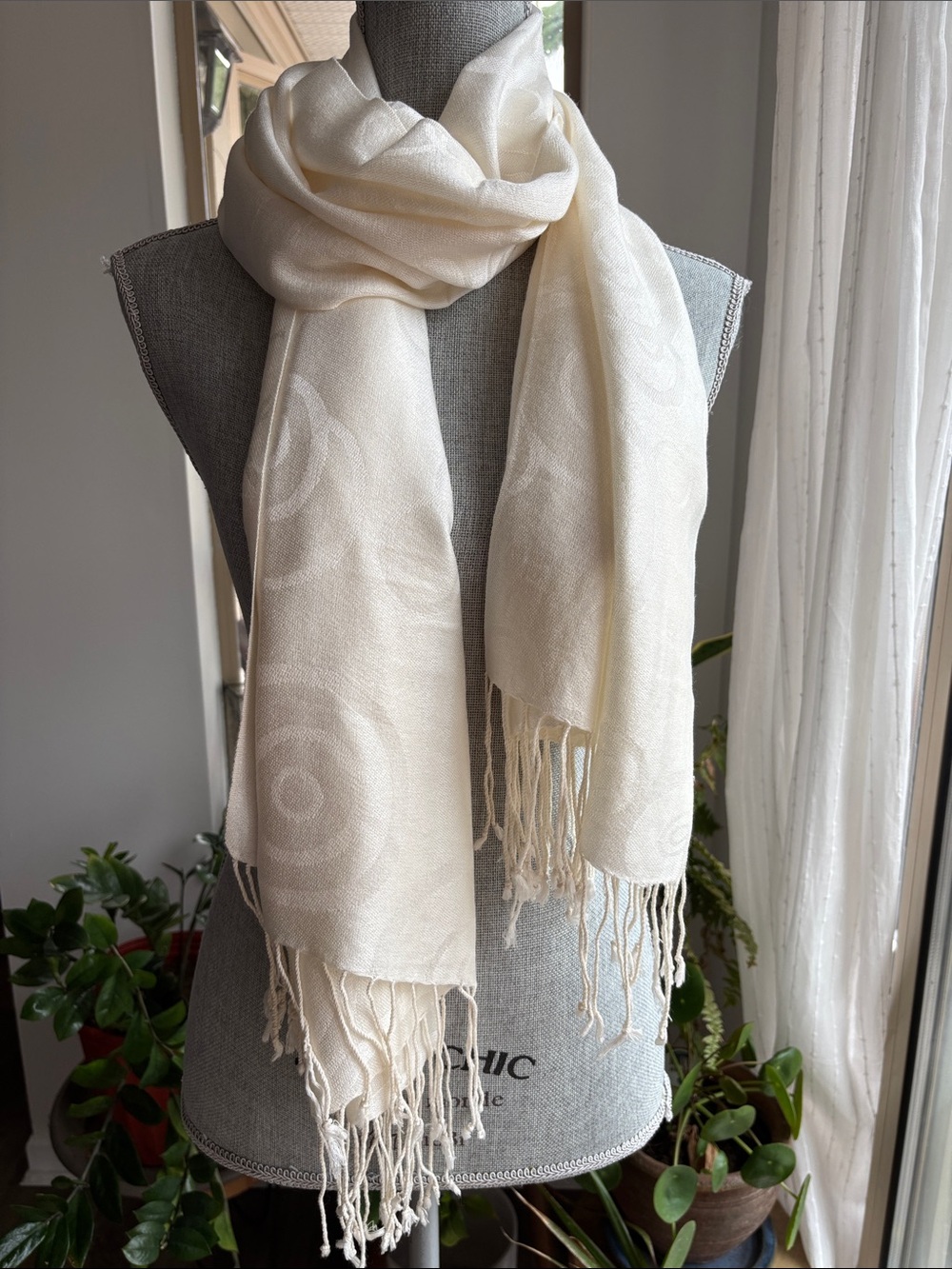 PASHMINA Elegant Cream Fringe Scarf